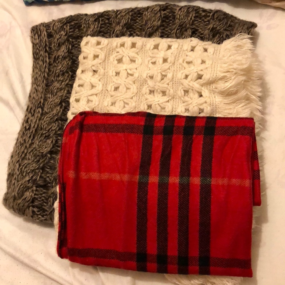 3 infinity scarves